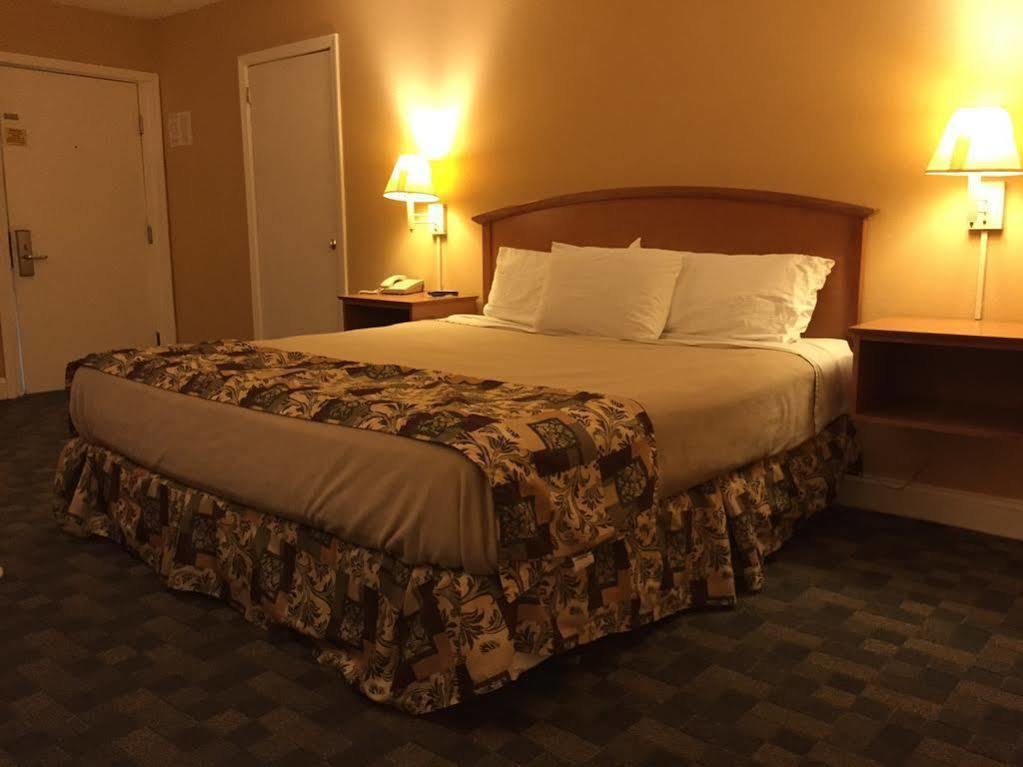 Howard Johnson Florence/ Cincinnati Area エクステリア 写真