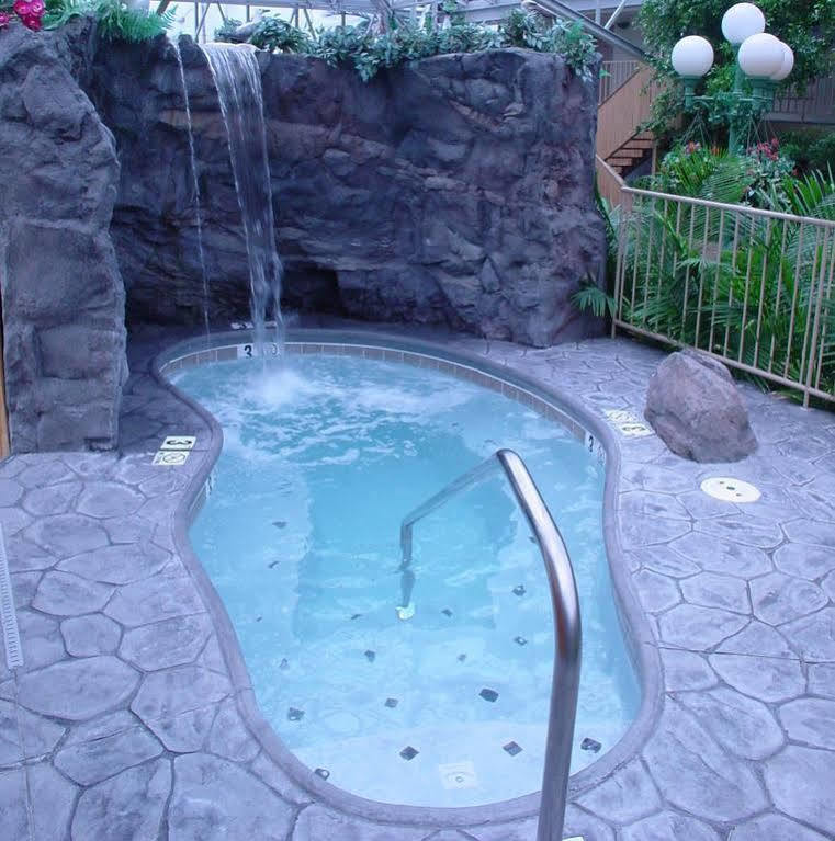 Howard Johnson Florence/ Cincinnati Area エクステリア 写真