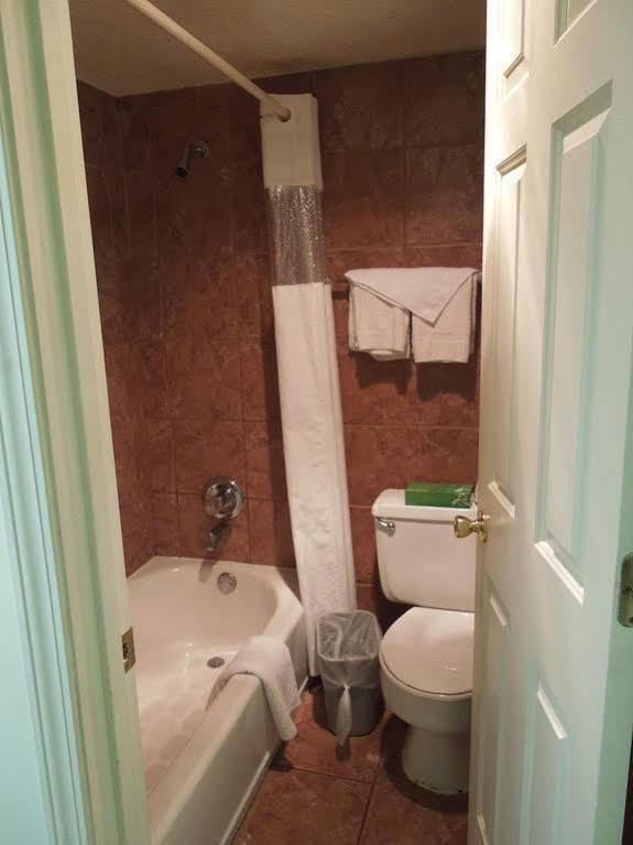 Howard Johnson Florence/ Cincinnati Area エクステリア 写真