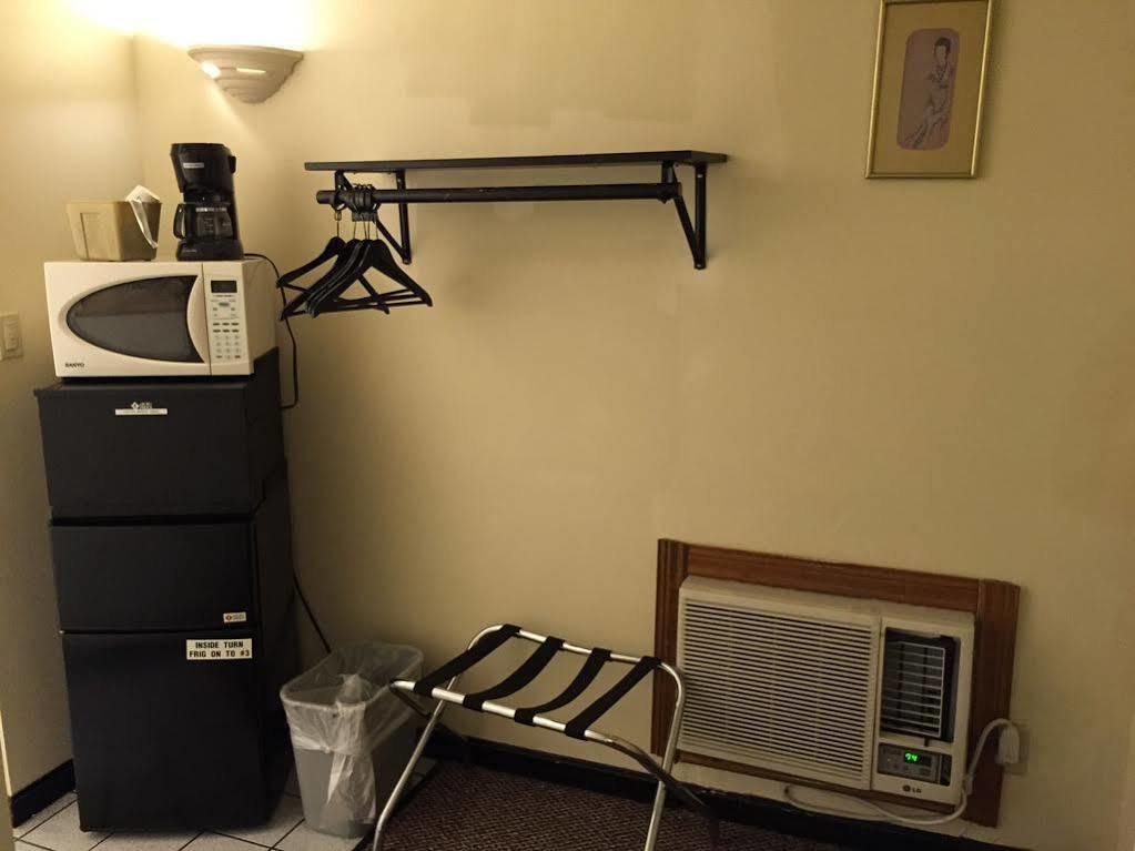 Howard Johnson Florence/ Cincinnati Area エクステリア 写真