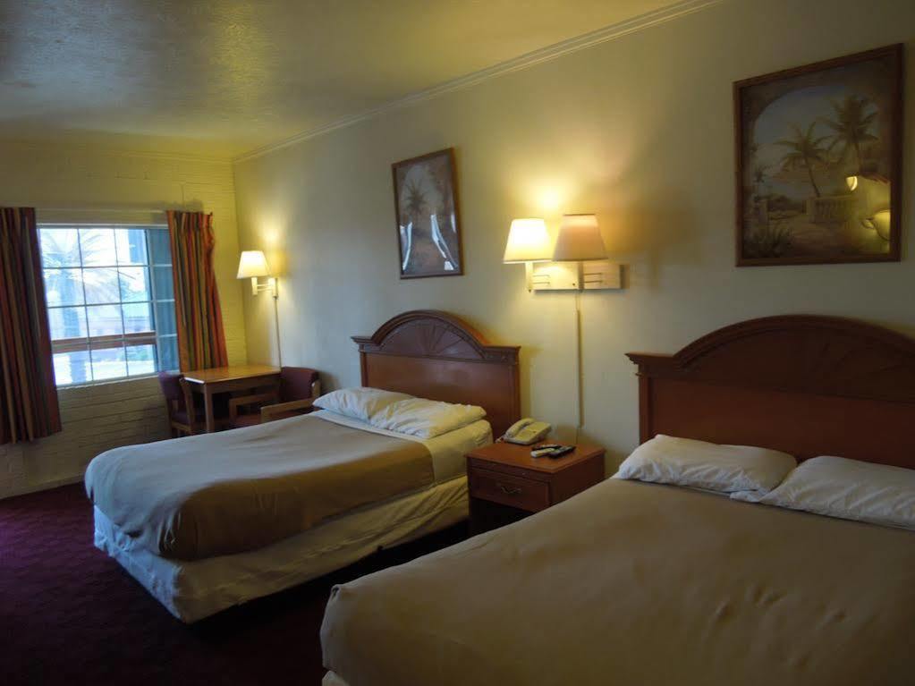 Howard Johnson Florence/ Cincinnati Area エクステリア 写真